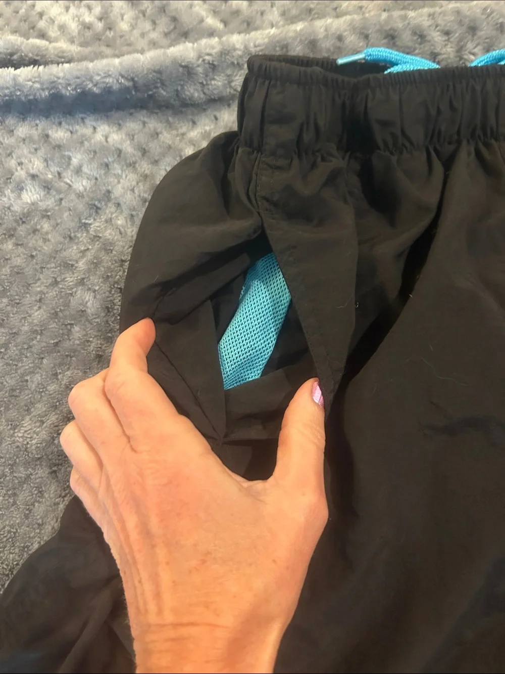 Perfect condition RoundTree and Yorke swim trunks men’s SzL black, and turquoise